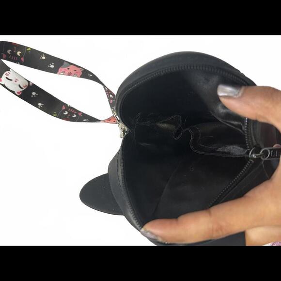 Cute Black Cat Crossbody Bag with Bow - Perfect for Cat Lovers - Picture 4 of 4